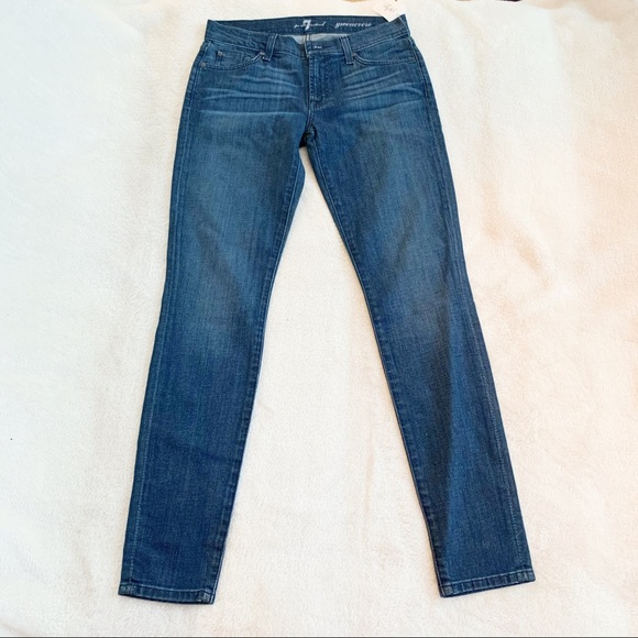 7 For All Mankind Denim - NWT 7 for all Mankind Guinevere Skinny Crop Jeans